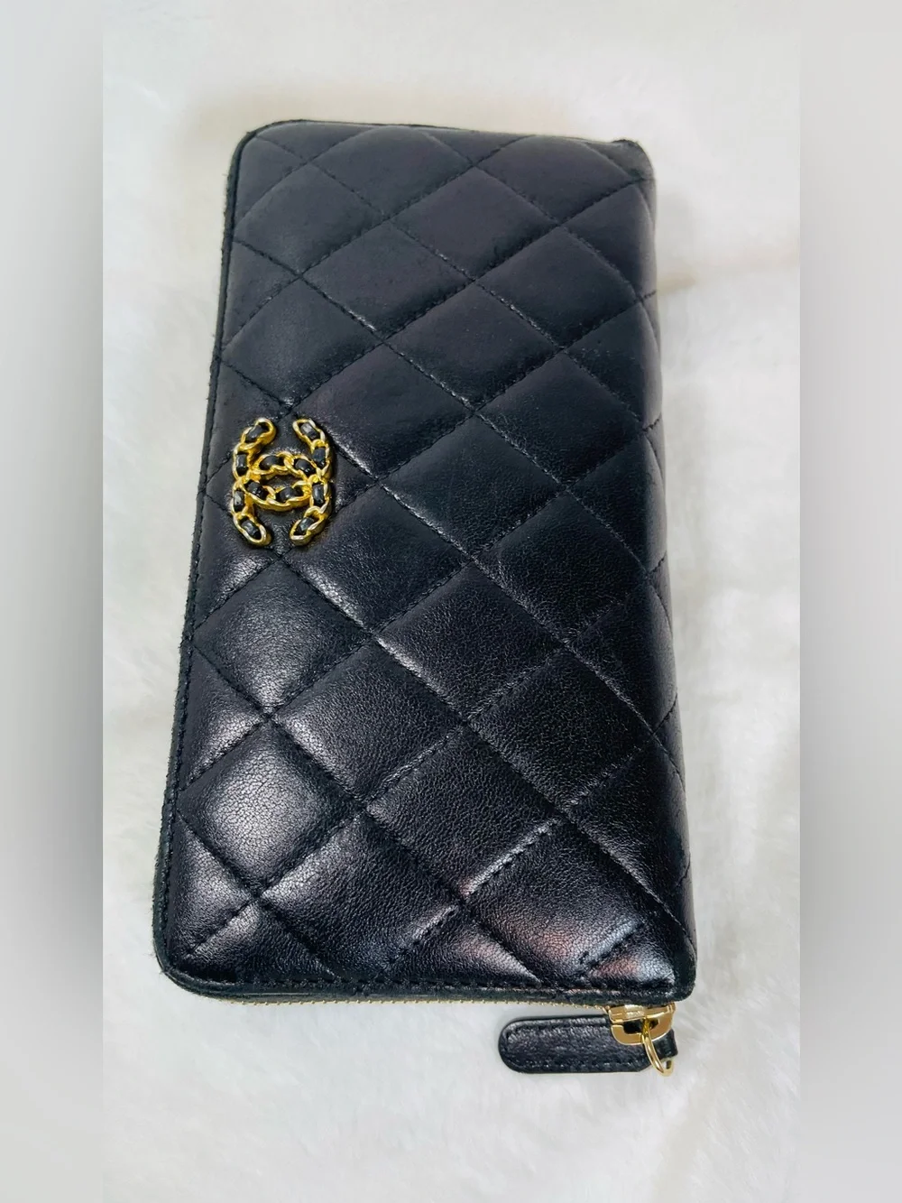 Chanel Authentic Quilted Black Leather Zip Wallet with Gold Chain Accent